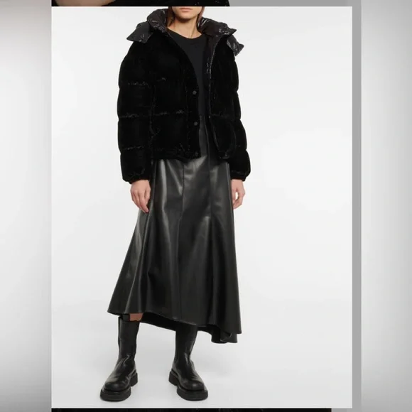 MONCLER
Black Down Velvet Daos Jacket - Picture 5 of 17